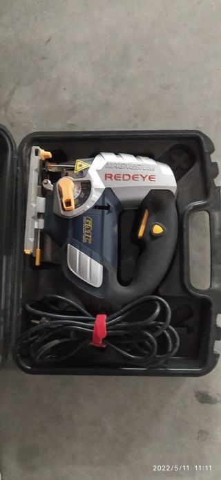 Sierra caladora gmc 750 watios de segunda mano por 50 EUR en Salvaterra de  Miño en WALLAPOP