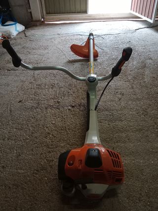 Desbrozadora Stihl 560 de segunda mano por 1.000 EUR en Guadix en WALLAPOP