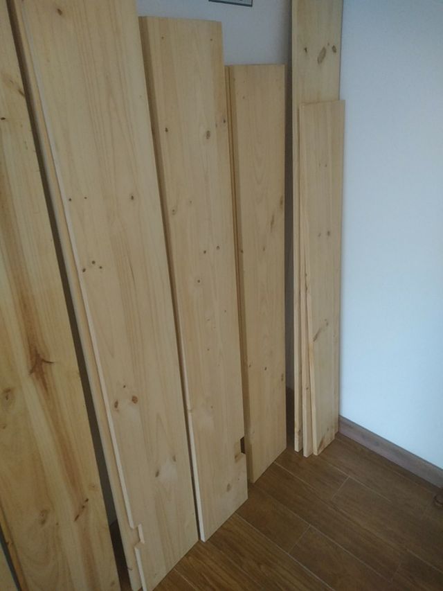 Tablones madera Pino. de segunda mano por 100 EUR en Madrid en WALLAPOP