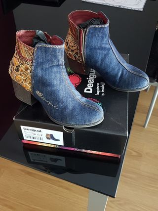 Botines Desigual de segunda mano por 50 EUR en Bétera en WALLAPOP
