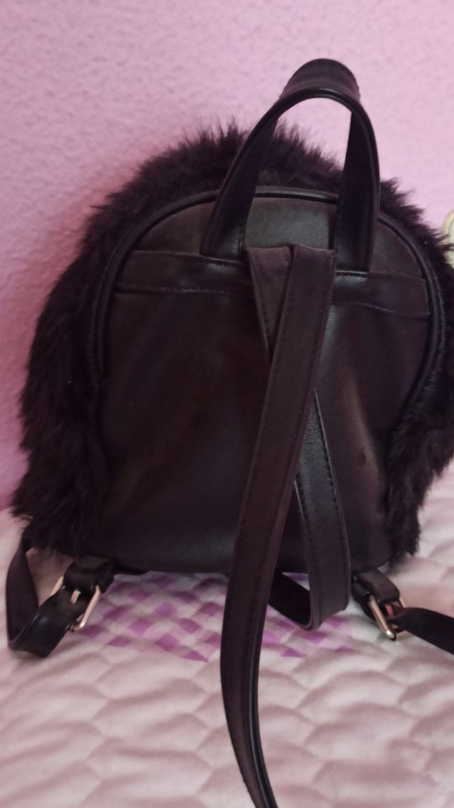 mochila pelo negro Stradivarius