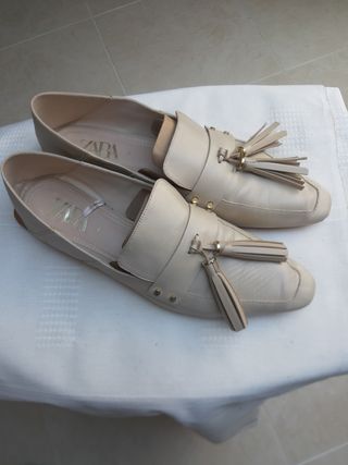 Zapatos Zara mujer planos beige número 42 de segunda mano por 12 EUR en  Casarrubuelos en WALLAPOP