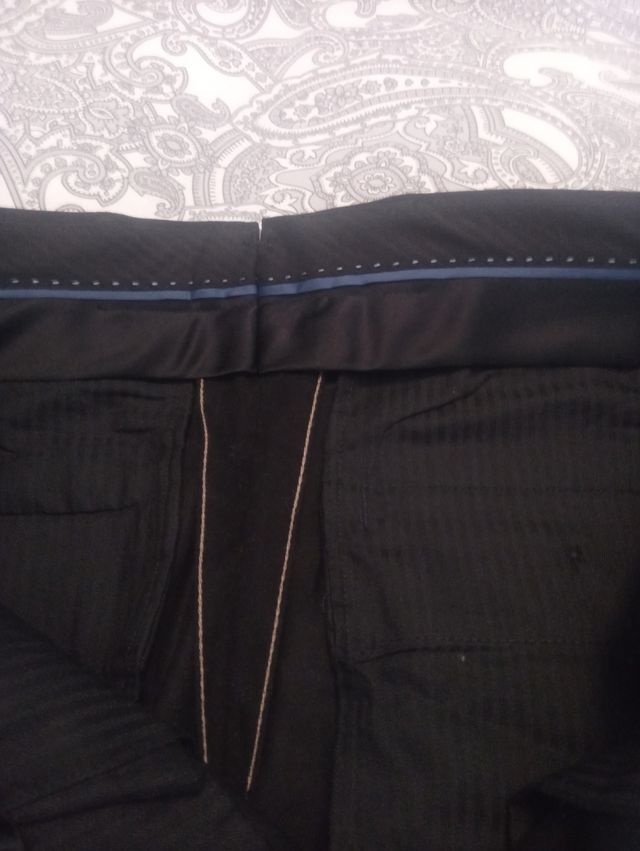 Pantalón negro de Mango