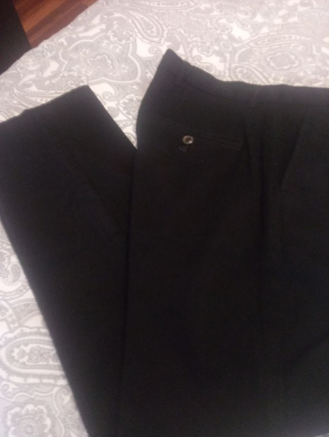 Pantalón negro de Mango