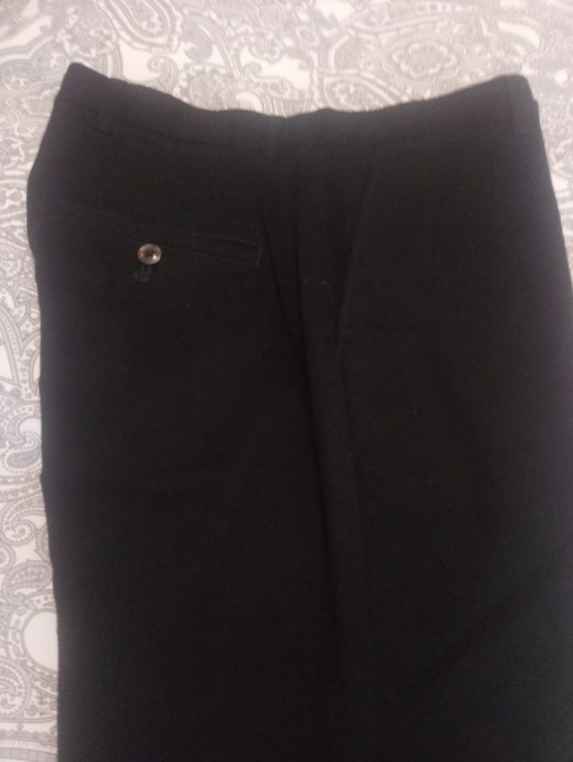 Pantalón negro de Mango