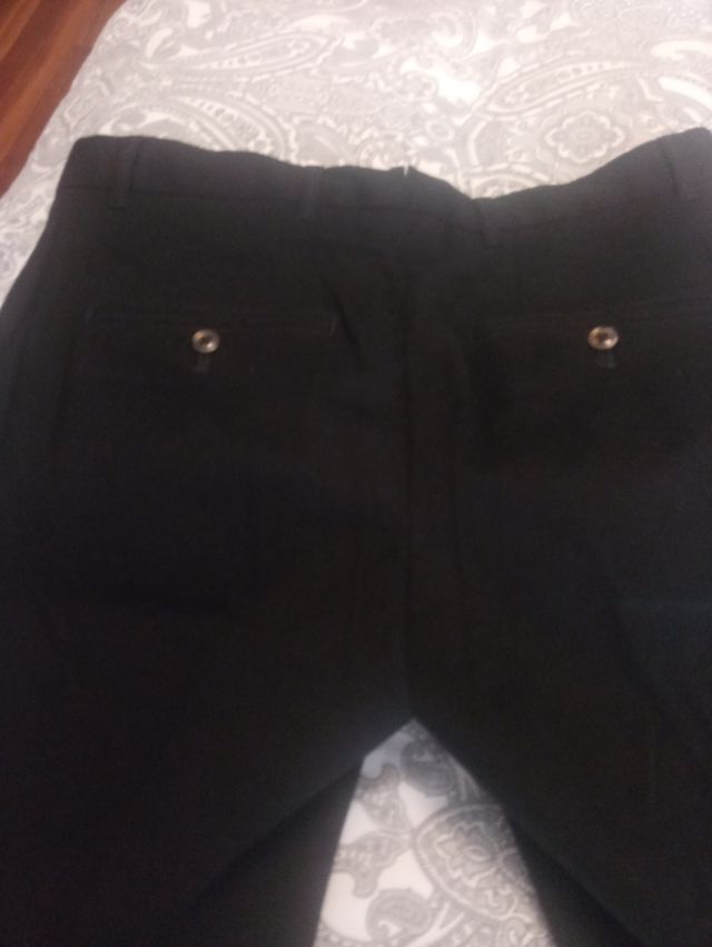 Pantalón negro de Mango