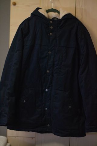 Abrigo de invierno Kiabi de segunda mano por 25 EUR en Numancia de la Sagra  en WALLAPOP