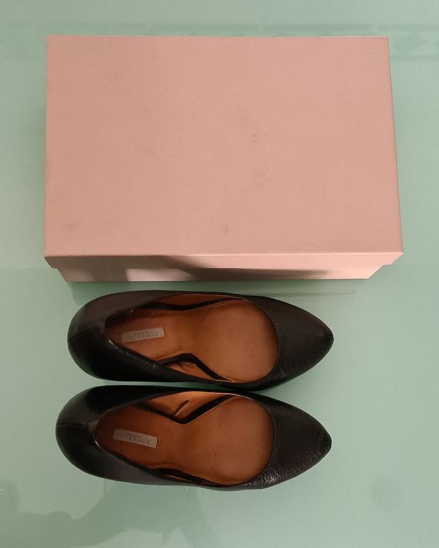 Zapatos de tacón de piel de Uterqüe talla 40