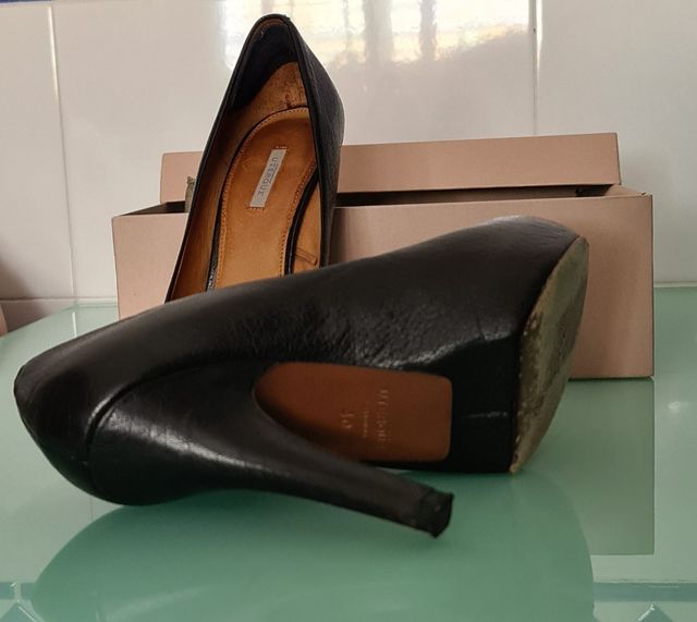Zapatos de tacón de piel de Uterqüe talla 40