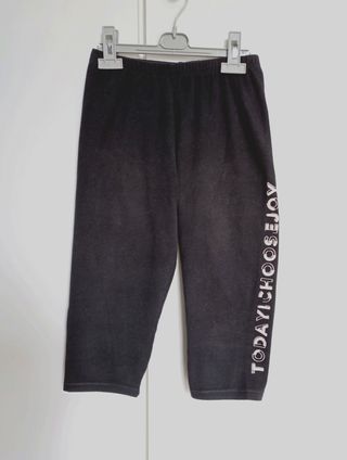 Pantalón pirata deportivo negro Decathlon de segunda mano por 2 EUR en  Leganés en WALLAPOP