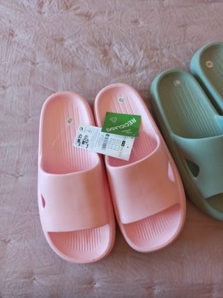Chanclas Marca Carrefour de segunda mano por 8 EUR en A Barrela en WALLAPOP