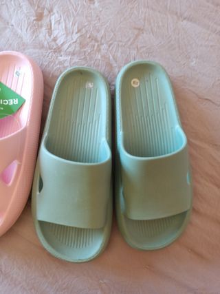 Chanclas Marca Carrefour de segunda mano por 8 EUR en A Barrela en WALLAPOP