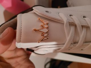 Zapatillas martin valen Alexander McQueen de segunda mano por 85 EUR en  Pamplona en WALLAPOP