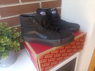Botines Vans de lona negros. de segunda mano por 50 EUR en Churriana en  WALLAPOP