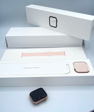 APPLE WATCH 4 40mm pantalla rota de segunda mano por 110 EUR en Barcelona  en WALLAPOP