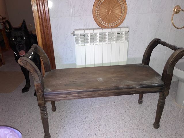 Barril con grifo. Banqueta descalzadora