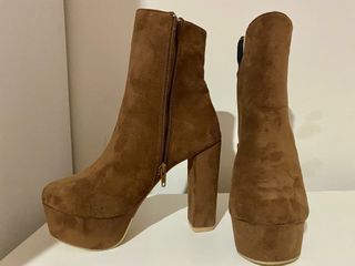 Botines marrones de antelina de SHEIN. de segunda mano por 10 EUR en María  en WALLAPOP