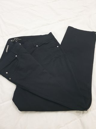 Pantalon (Canda) de segunda mano por 8 EUR en Palma de Mallorca en WALLAPOP