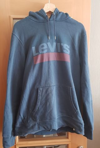Sudadera Levis azul marino talla L de segunda mano por 28 EUR en Bayas en  WALLAPOP