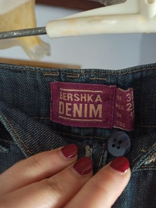 Pantalones vaqueros cortos Bershka de segunda mano por 5 EUR en  Vélez-Málaga en WALLAPOP
