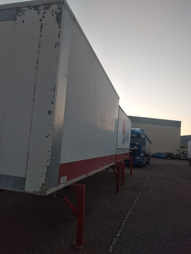 CAJA AUTOSOPORTADA SEMINUEVA