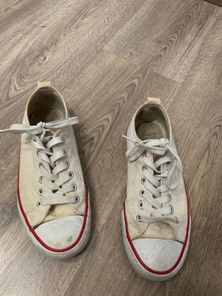 Zapatillas estilo converse de segunda mano por 6 EUR en Sevilla en WALLAPOP