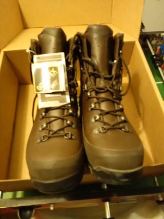Botas militares hombre talla 45 color marrón de segunda mano por 70 EUR en  Espartinas en WALLAPOP