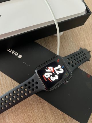Apple Watch Serie 3 nike 42mm de segunda mano por 125 EUR en Valencia en  WALLAPOP