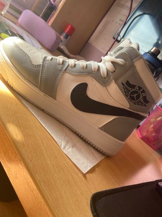 Zapatillas Jordan de segunda mano por 30 EUR en Lillo en WALLAPOP