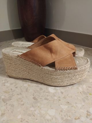 Plataforma esparto Stradivarius de segunda mano por 7 EUR en Sant Andreu de  la Barca en WALLAPOP