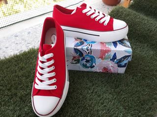 Zapatillas rojas mujer plataforma nuevas de segunda mano por 8 EUR en Alcoy  en WALLAPOP