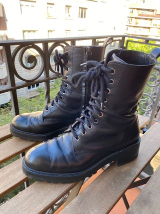 Botas Massimo Dutti estilo militar de segunda mano por 19 EUR en Barcelona  en WALLAPOP