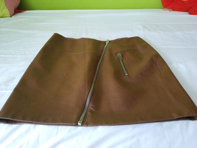 falda chica cuero marrón sin usar