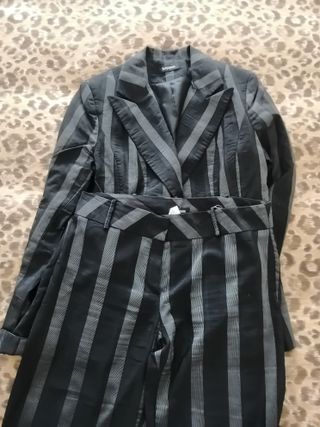 CONJUNTO AMERICANA Y PANTALON MUJER SINEQUANONE de segunda mano por 10 EUR  en Vigo en WALLAPOP