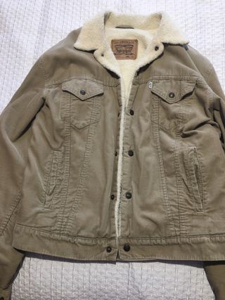 Chaqueta Levis de pana y borrego de segunda mano por 45 EUR en Isla Playa  en WALLAPOP