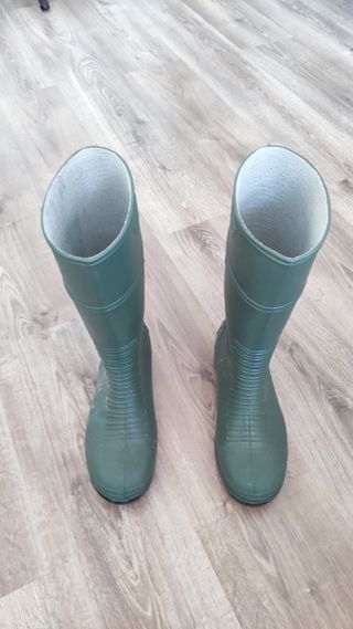 Botas de seguridad Panter 2091 verde S5. Talla 42 de segunda mano por 7 EUR  en Sitges en WALLAPOP