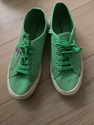 Superga verdes de segunda mano por 15 EUR en Valencia en WALLAPOP
