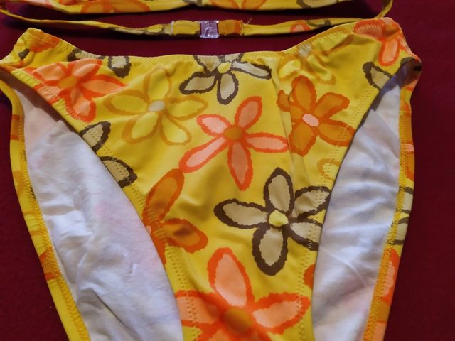 Costume bikini fiorato per donna