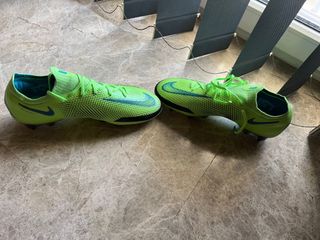 Botas de fútbol mixtas de segunda mano por 140 EUR en Dos Hermanas en  WALLAPOP