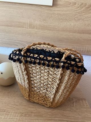 Bolso mimbre primark de segunda mano por 7 EUR en Torremolinos en WALLAPOP