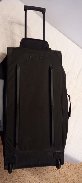 Maleta con ruedas 90 L Decathlon de segunda mano por 35 EUR en Badalona en  WALLAPOP