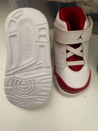 Zapatillas deportivas tenis NIKE bebé talla 19,5 de segunda mano por 20 EUR  en Barcelona en WALLAPOP