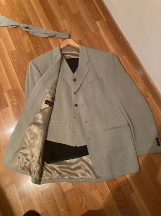 Traje hombre marca Caramelo de segunda mano por 80 EUR en Barcelona en  WALLAPOP