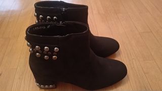 Botines negros poco tacón de segunda mano por 6 EUR en Miranda de Ebro en  WALLAPOP