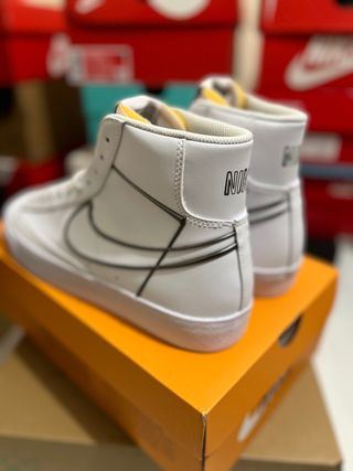 Nike Blazer Mid 77. Talla 42,5 de segunda mano por 130 EUR en Figueres en  WALLAPOP