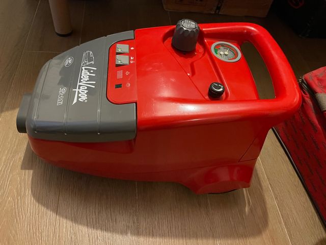 Vaporeta con centro de planchado