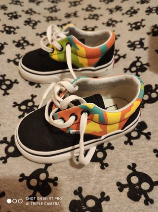 Zapatillas lona Vans talla 21 de segunda mano por 15 EUR en Barcelona en  WALLAPOP