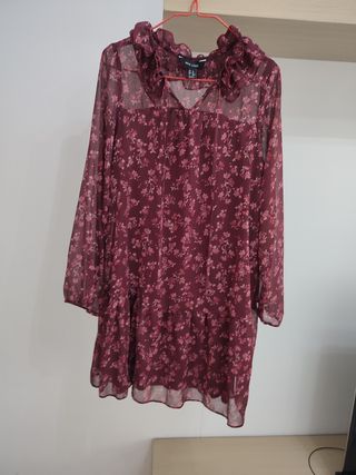 Vestido flores manga larga de segunda mano por 30 EUR en Madrid en WALLAPOP
