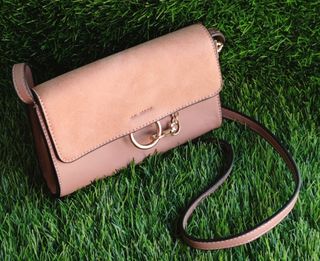 Cartera de fiesta fucsia de segunda mano en Barcelona en WALLAPOP