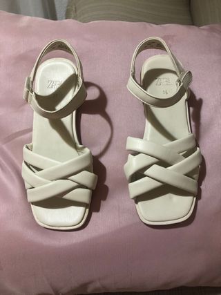 Sandalias Zara niña de segunda mano en WALLAPOP